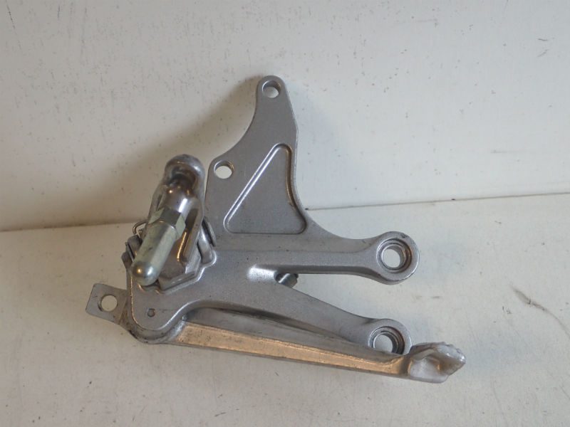 ZX10R RIGHT FOOTREST HANGER 2004 2005