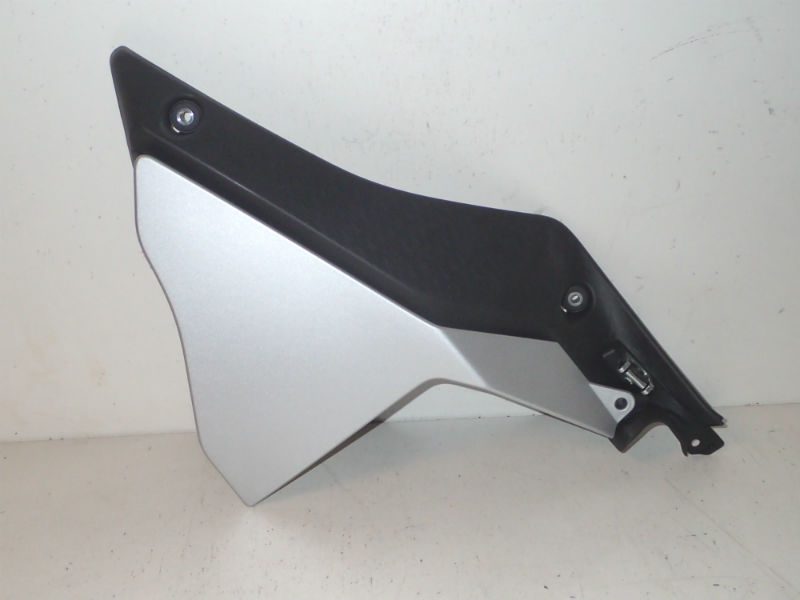 YAMAHA R1 RIGHT MIDDLE FAIRING 2015 2017 silver