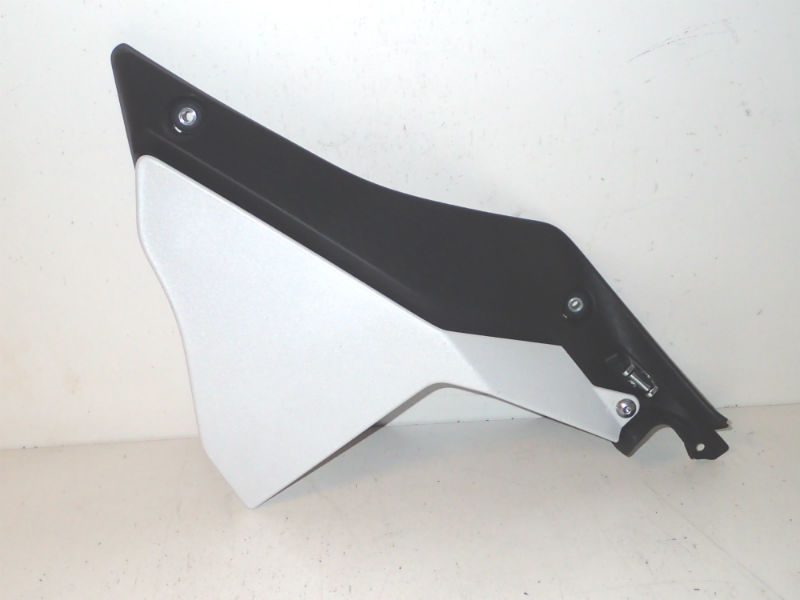 YAMAHA R1 RIGHT MIDDLE FAIRING 2015 2017 white