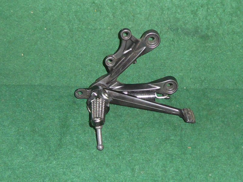 ZX6R RIGHT FOOTREST HANGER 2009 2012