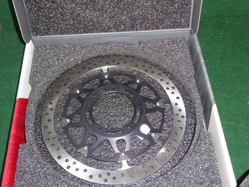 NEW AND UNUSED PAIR OF SUPERBIKE DISCS. THESE ARE STANDARD HONDA BOLT PATTERN.