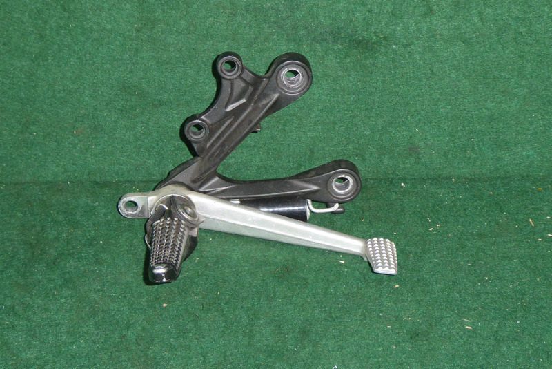 ZX6R RIGHT FOOTREST 2009 2012