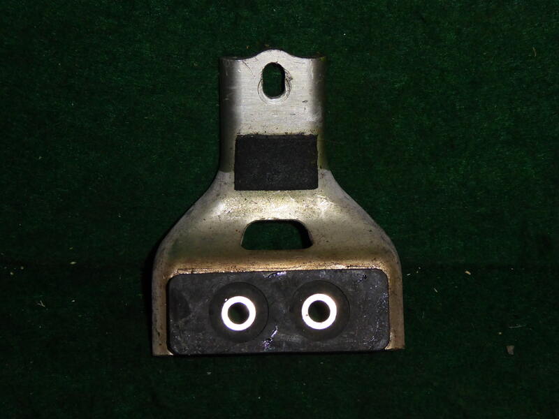 R1 FRONT TANK MOUNTING BRACKET 1998 2001