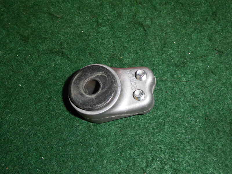 R1 EXHAUST MOUNT BRACKET 2015 2024RUBBER 1998 2001