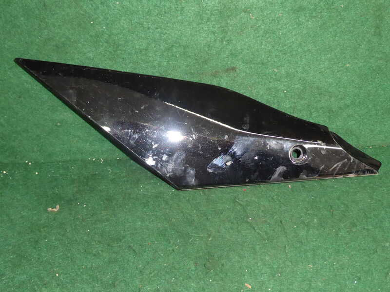 R1 LEFT TANK PANEL 2015 2024