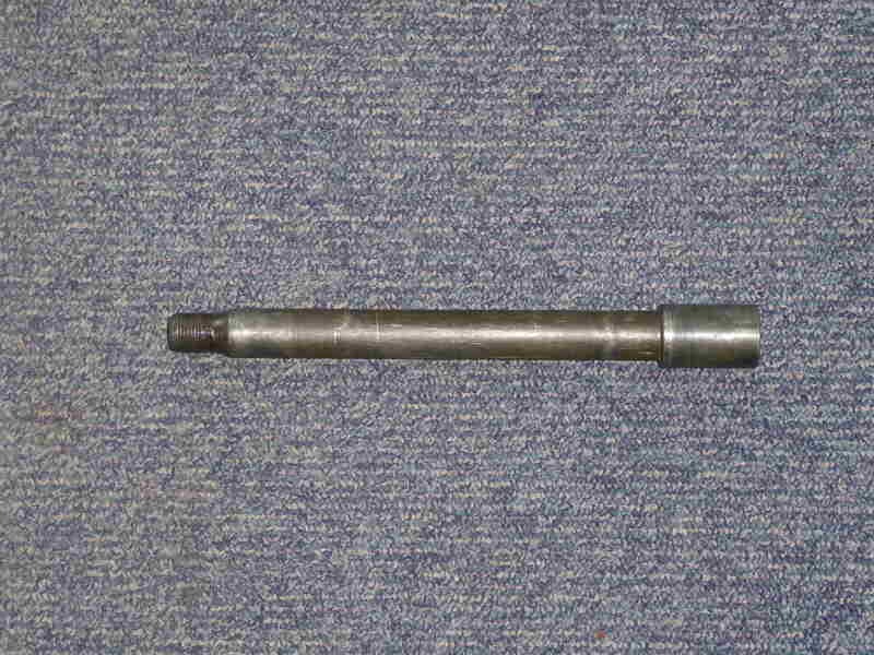 R1 FRONT WHEEL SPINDLE 1998 4xv