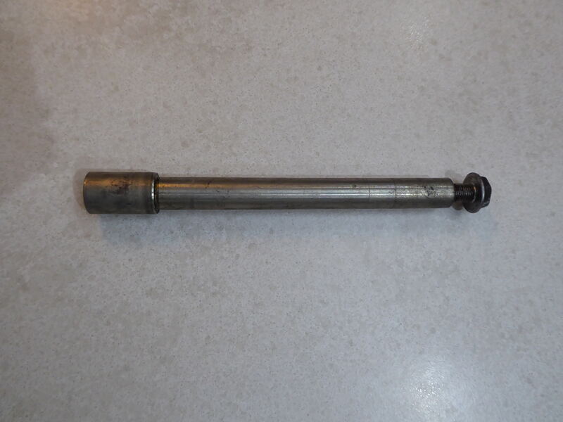 R1 FRONT WHEEL SPINDLE 2009 2014