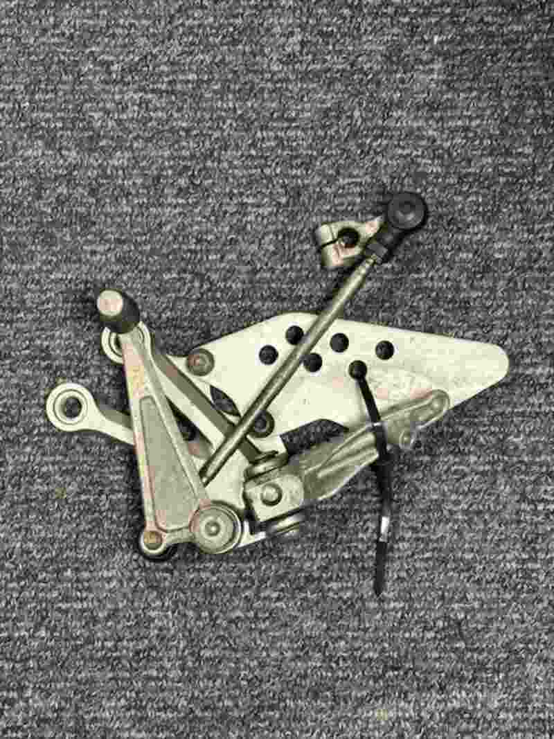 ZX10R LEFT FOOTREST HANGER 2004 2005