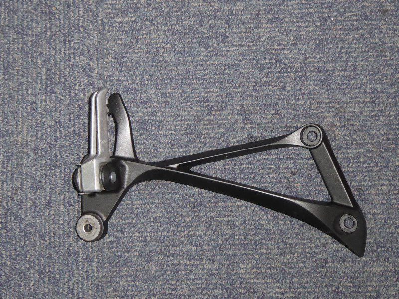 ZX10R RIGHT PILLION FOOTREST 2011 2015