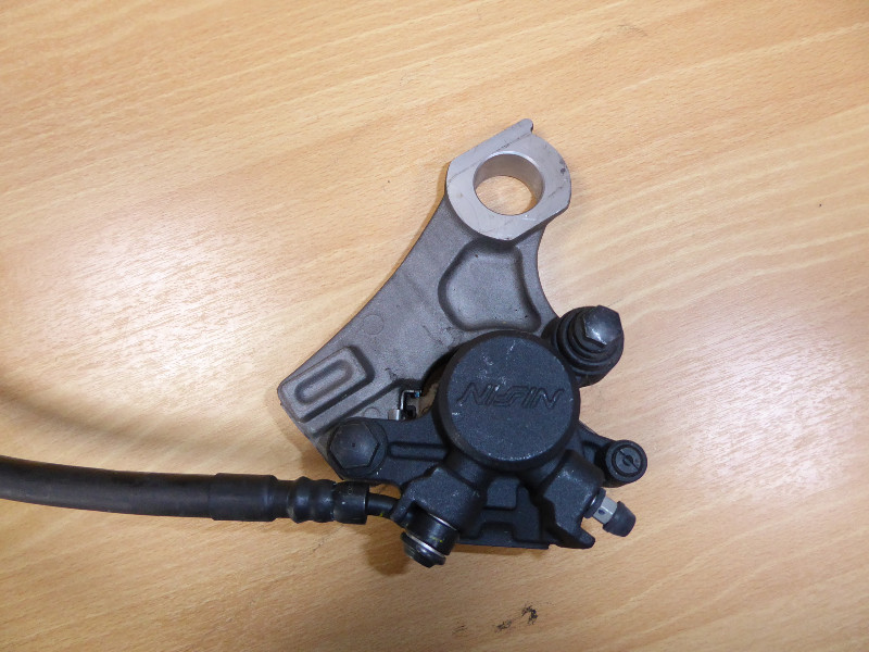 YAMAHA R1 REAR CALIPER CARRIER COMPLETE 2004 2005 5VY