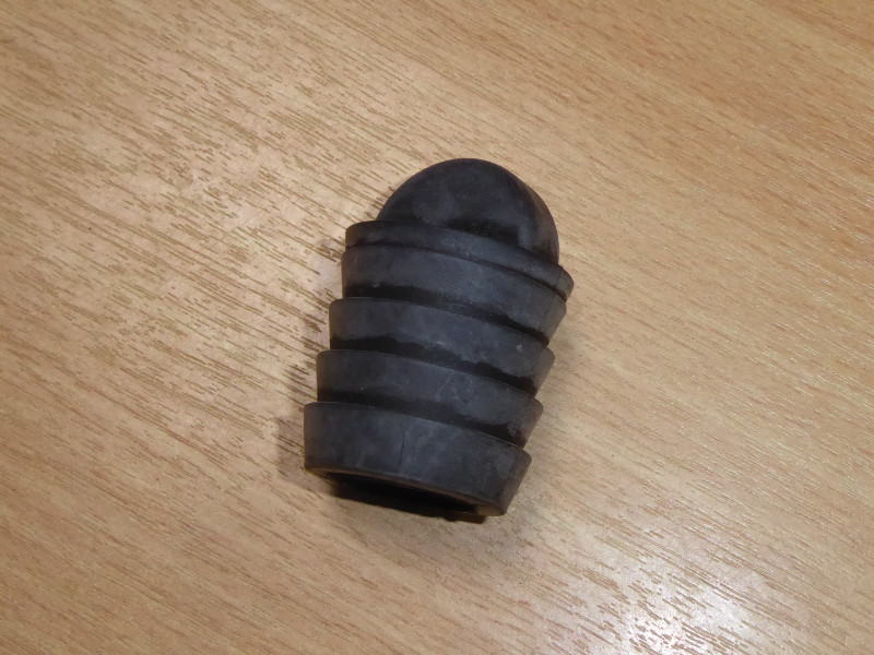 YAMAHA R1 AIRBOX RUBBER PLUG 2004 2006 5VY