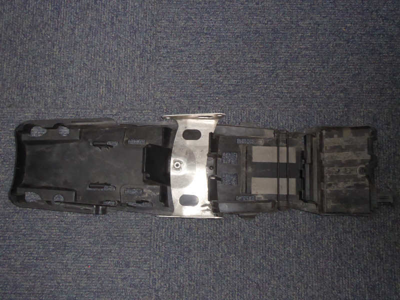 SUZUKI GSXR600 750 BATTERY TRAY K6 K7