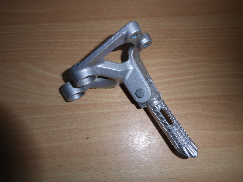SUZUKI GSXR600 750 LEFT FOOTREST 2006 2007