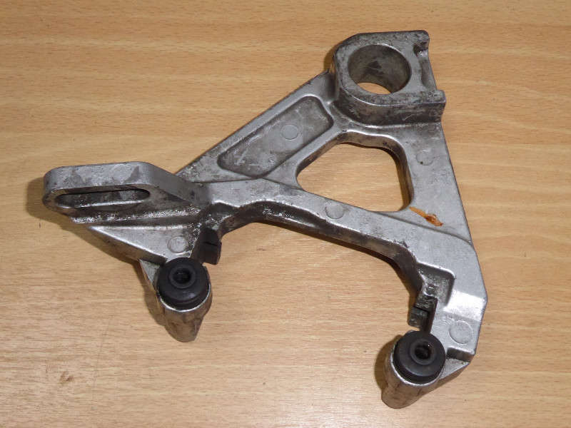 YAMAHA R6 REAR CALIPER MOUNT 1999 2000 5EB